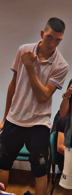 Młody mężczyzna szuka inspirującej relacji